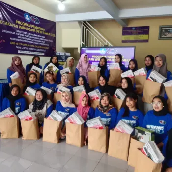 Tata Kecantikan Rambut